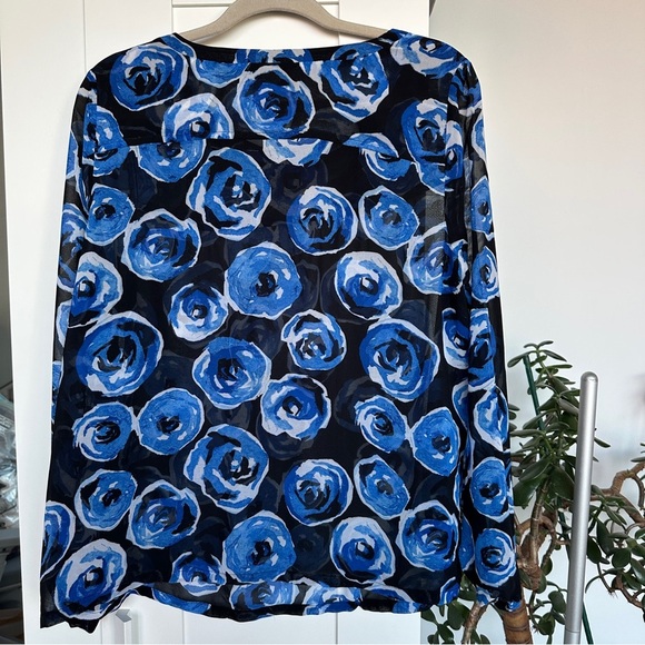 Old Navy Blue and Black Floral Blouse - Picture 5 of 5